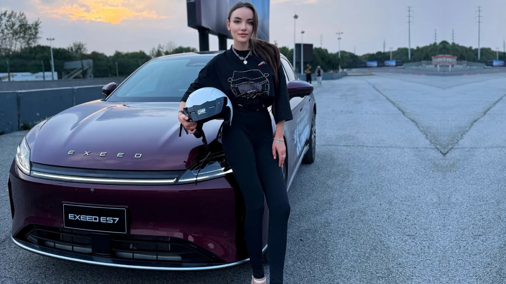 exeed es7 exlantix e01 сбоку спереди седан красный chery fulwin a9l