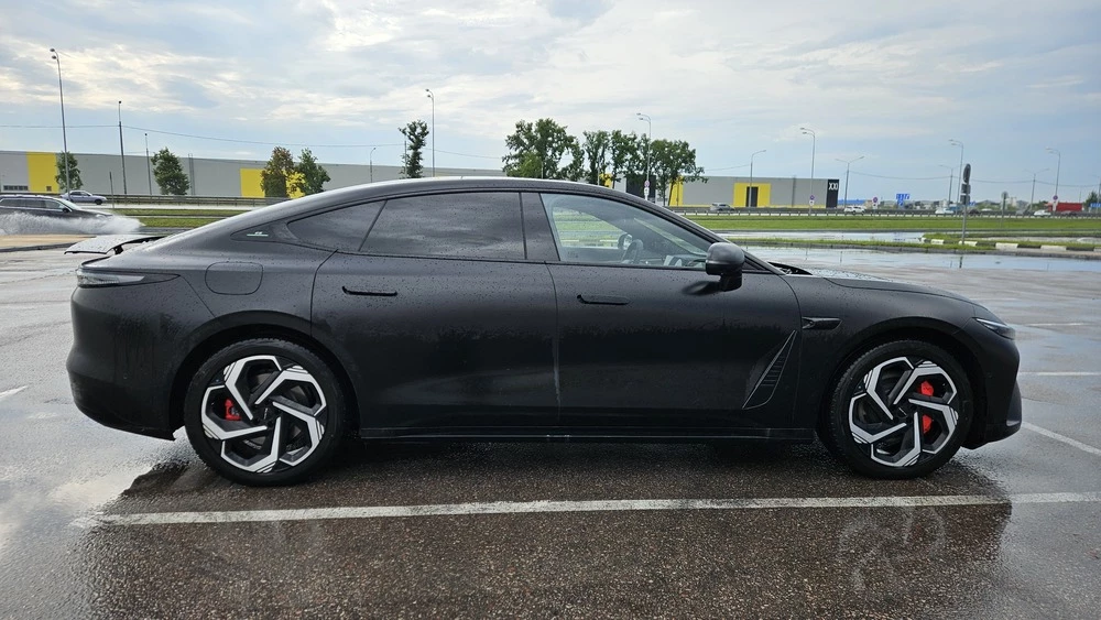 Exlantix ES сбоку