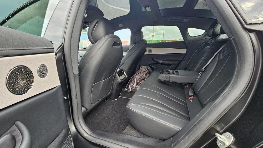 Exlantix ES салон интерьер второй ряд сиденья