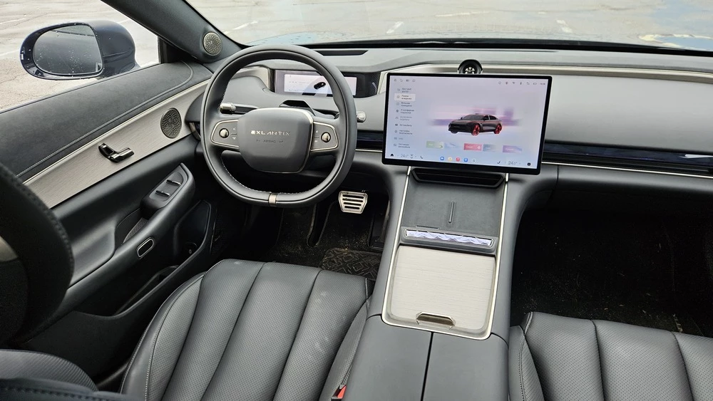 Exlantix ES салон интерьер