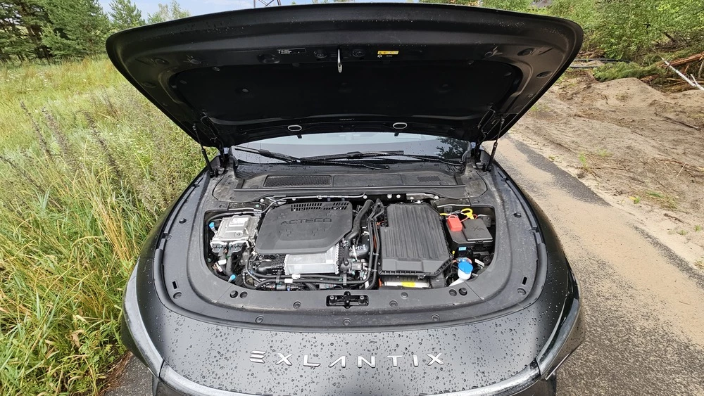 Exlantix ES капот открыт мотор двигатель