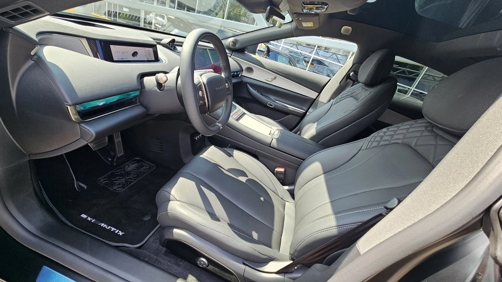 Exlantix ES салон интерьер первый ряд сиденья