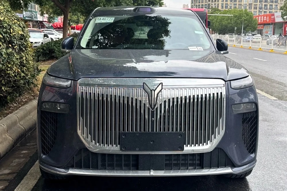 voyah taishan спереди гибридный флагманский полноразмерный кроссовер китай