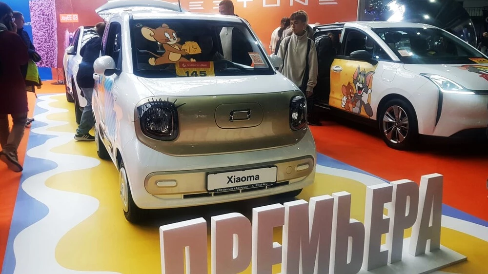 Электромобиль FAW Bestune Xiaoma на выставке «Моторшоу 2025» в Минске спереди