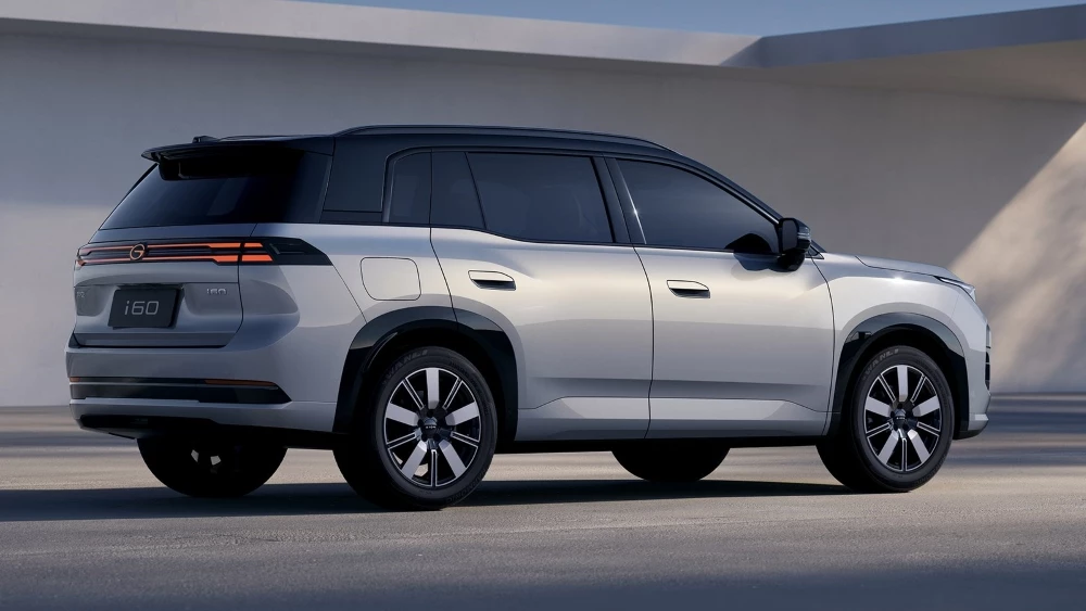Электрический кроссовер GAC Aion i60 сбоку сзади