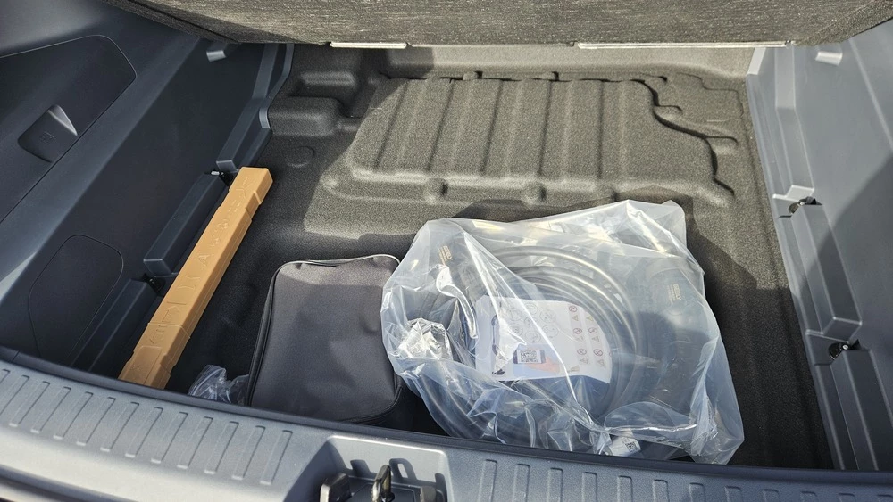 Geely EX5 EM-i тест салон интерьер багажник