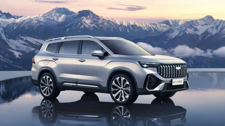 Обновленный кроссовер Geely Okavango спереди сбоку