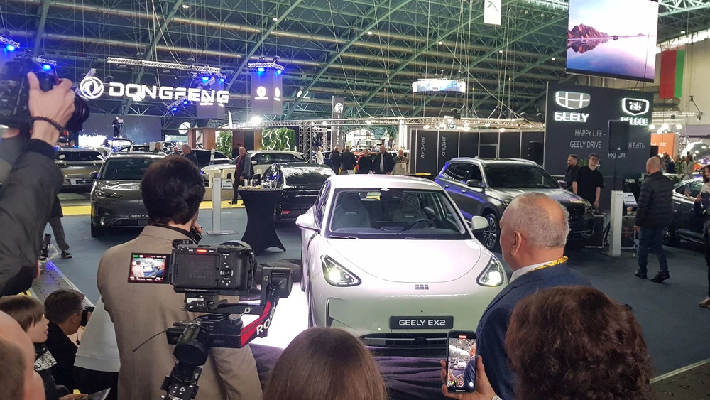 geely ex2 в беларуси моторшоу 2025 спереди презентация