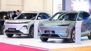 geely ex5 ev ex5 em-i кроссоверы сбоку спереди новые автосалон в ташкенте