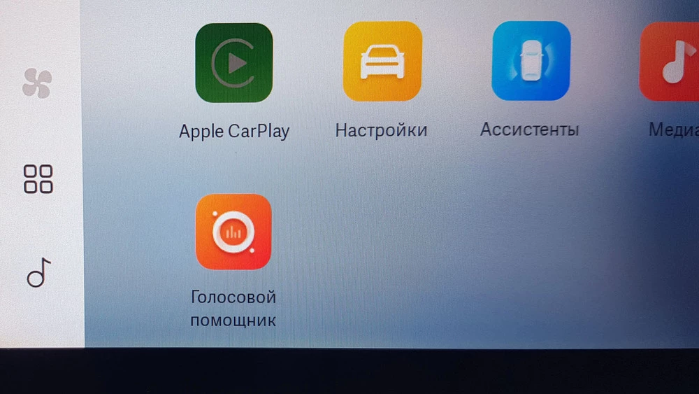 Geely Monjaro обновленный в Беларуси у дилера в Минске салон интерьер медиасистема мультимедиа голосовой помощник