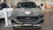 Geely Monjaro обновленный в Беларуси спереди у дилера в Минске