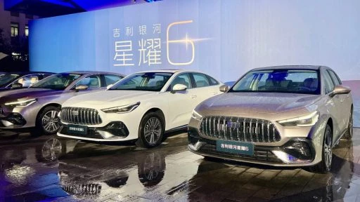 geely galaxy starshine 6 седан сбоку спереди гибридный старт продаж китай вышел на рынок китая
