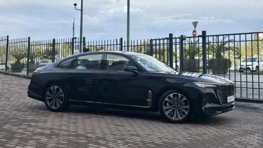 Cедан Hongqi H9 Executive Restyling сбоку спереди конференция taxi в сочи