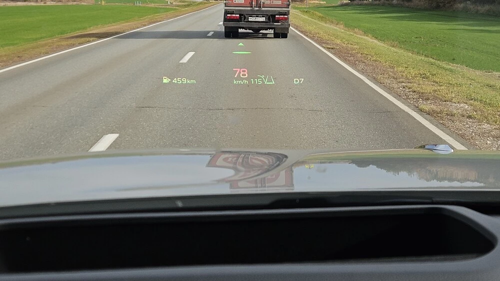 Hongqi HS7 тест салон интерьер проекция на стекло