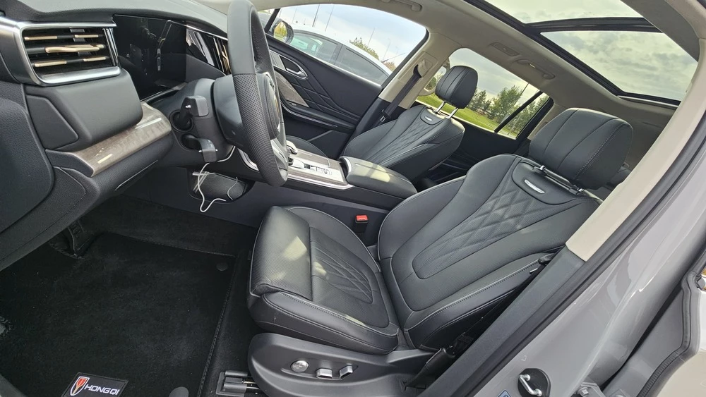 Hongqi HS7 тест салон интерьер первый ряд сиденья
