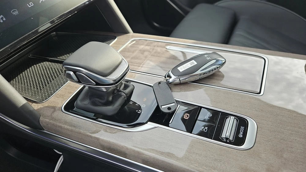 Hongqi HS7 тест салон интерьер тоннель селектор ключ