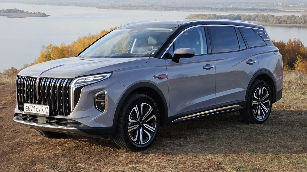 Hongqi HS7 тест сбоку спереди