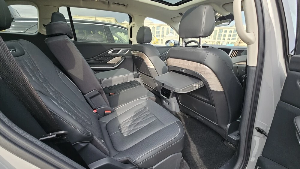 Hongqi HS7 тест салон интерьер второй ряд сиденья