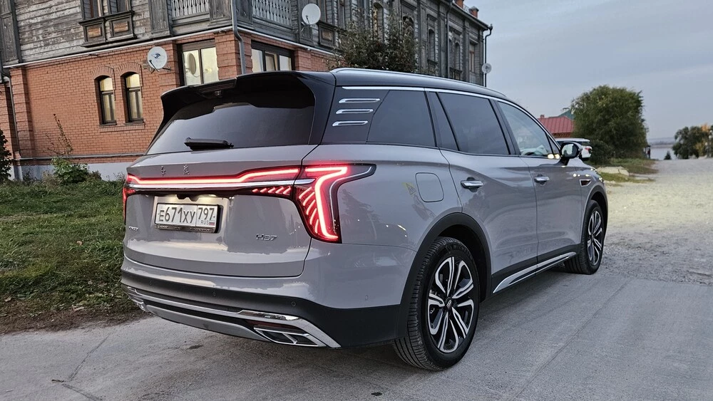 Hongqi HS7 тест сбоку сзади