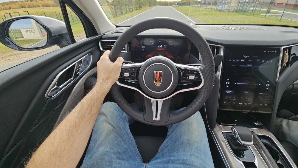 Hongqi HS7 тест салон интерьер водитель за рулем