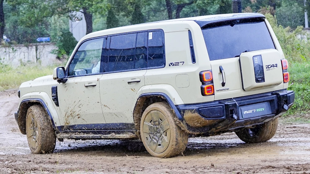 chery icaur v27 протестировали в китае перед стартом продаж в россии гибридный внедорожник сбоку сзади