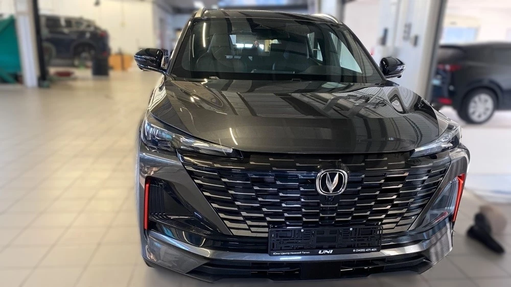 кроссовер Changan Uni-S Tech Plus спереди
