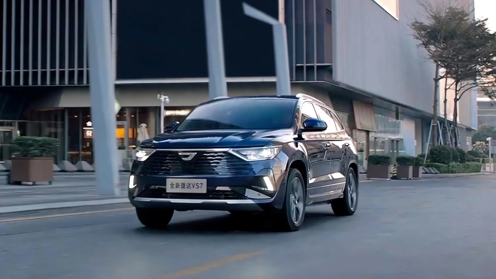 кроссовер Jetta VS7 2026 сбоку спереди