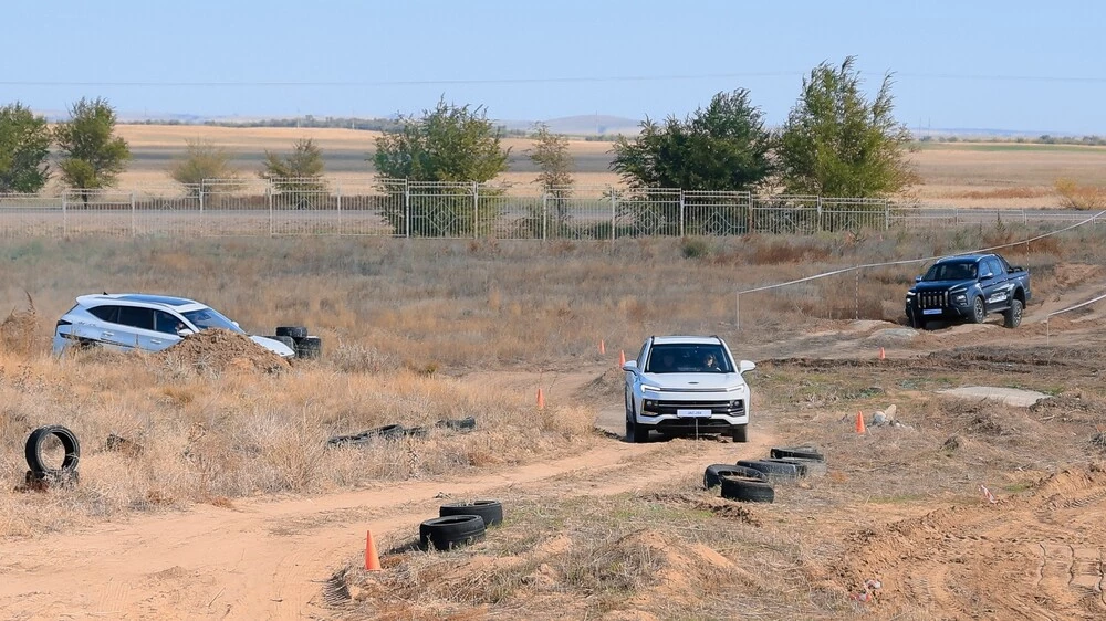 Автомобили JAC на специальном участке полигона Sokol Racetrack