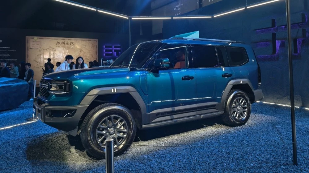 Внедорожники Jetour Zhongheng G700 презентация цены сбоку спереди