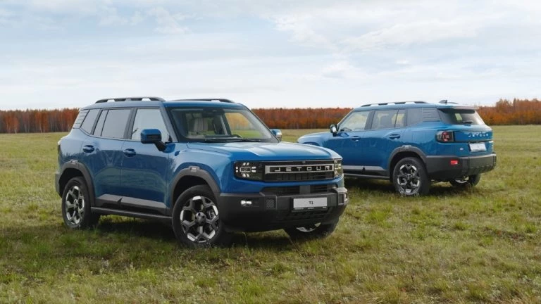 Кроссоверы Jetour T1 в Казахстане сбоку спереди сзади