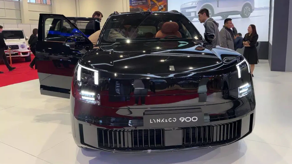 lynk co 900 кроссовер спереди черный гибридный