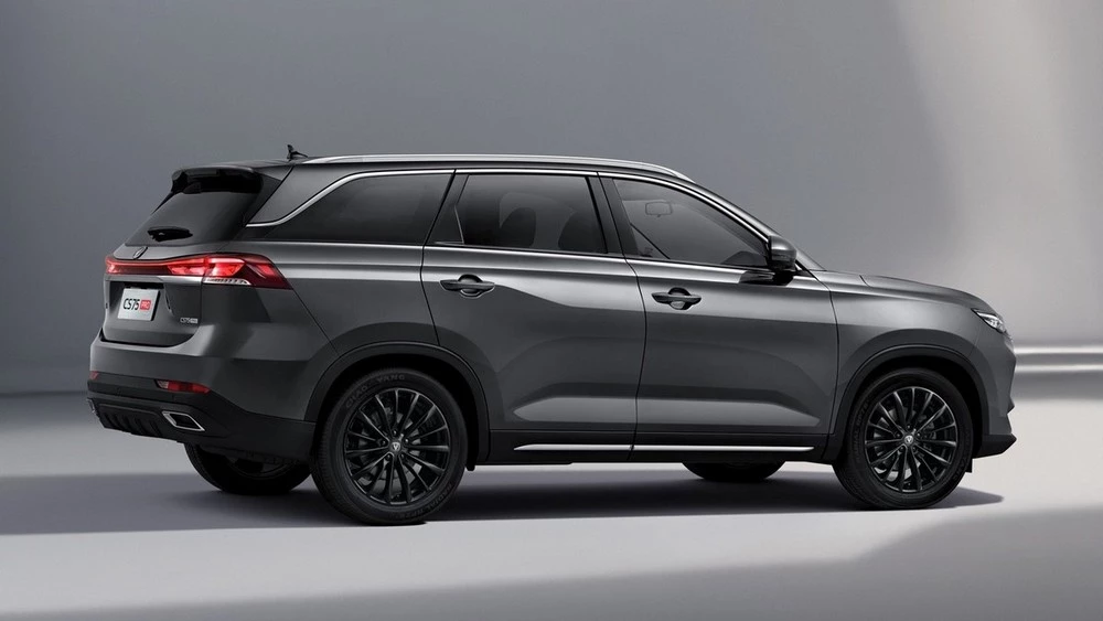 Обновленный кроссовер Changan CS75 Pro сбоку сзади серый