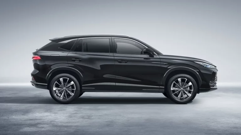 Кроссовер mg HS сзади сбоку черный