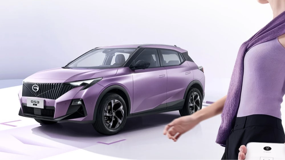 обновленный gac gs3 кроссовер сбоку спереди розовый салон вышел на рынок китая цены комплектации