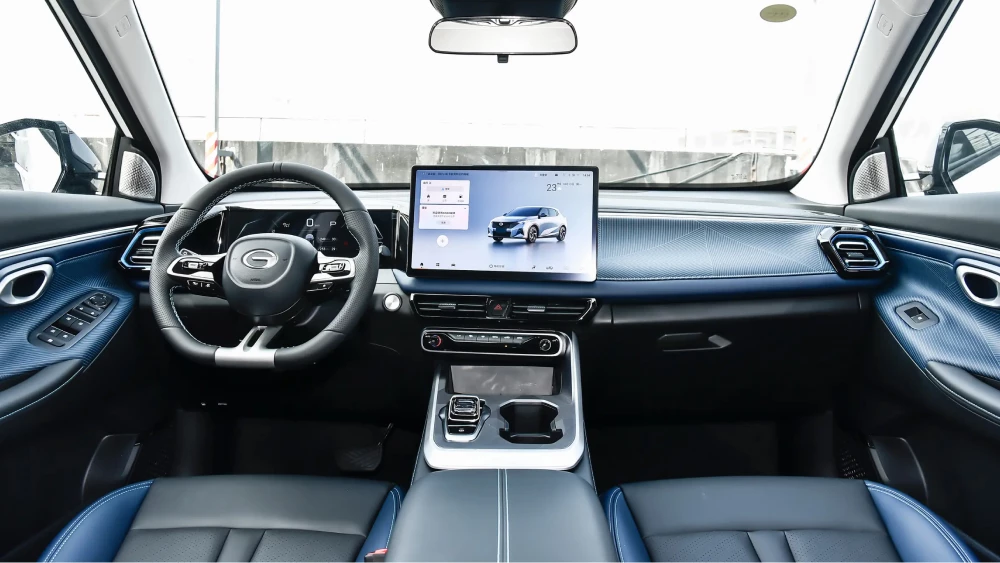 обновленный gac gs3 кроссовер сбоку спереди розовый салон вышел на рынок китая цены комплектации