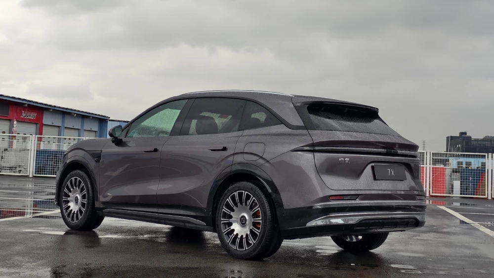 обновленный zeekr 7x старт продаж китай комплектации цены сбоку сзади кроссовер фиолетовый