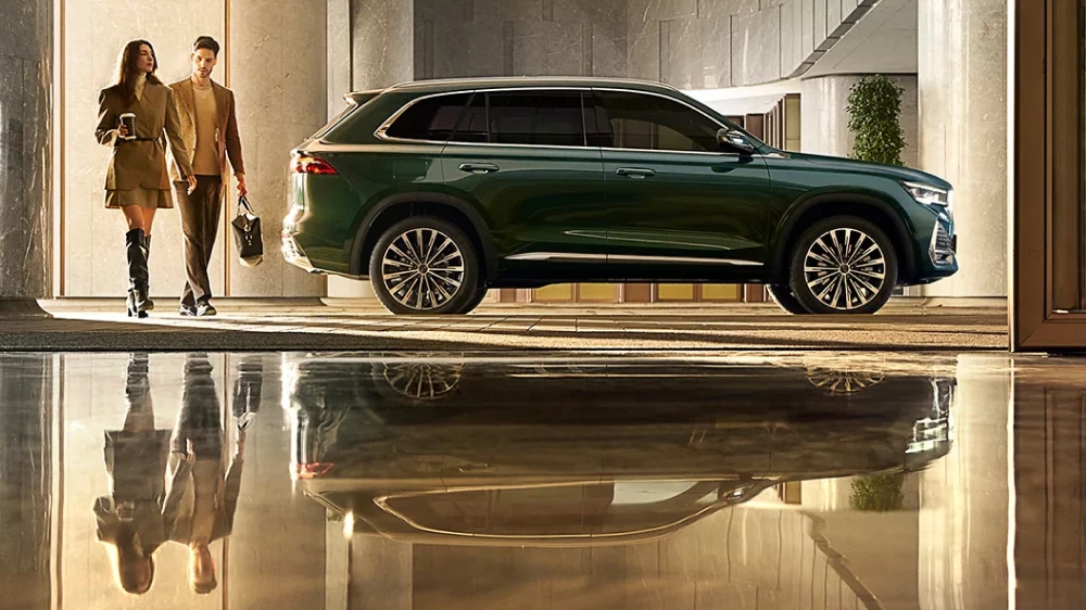 Обновленный Geely Monjaro получил ОТТС и подешевел кроссовер зеленый сбоку беларусь цена flagship plus