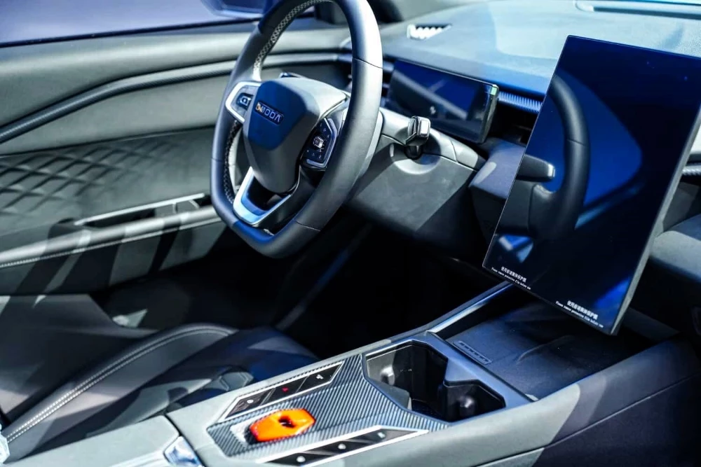 кроссовер Omoda C4 презентация интерьер