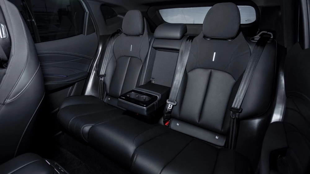 Omoda C7 Авилон у дилера в автосалоне салон интерьер сиденья второй ряд