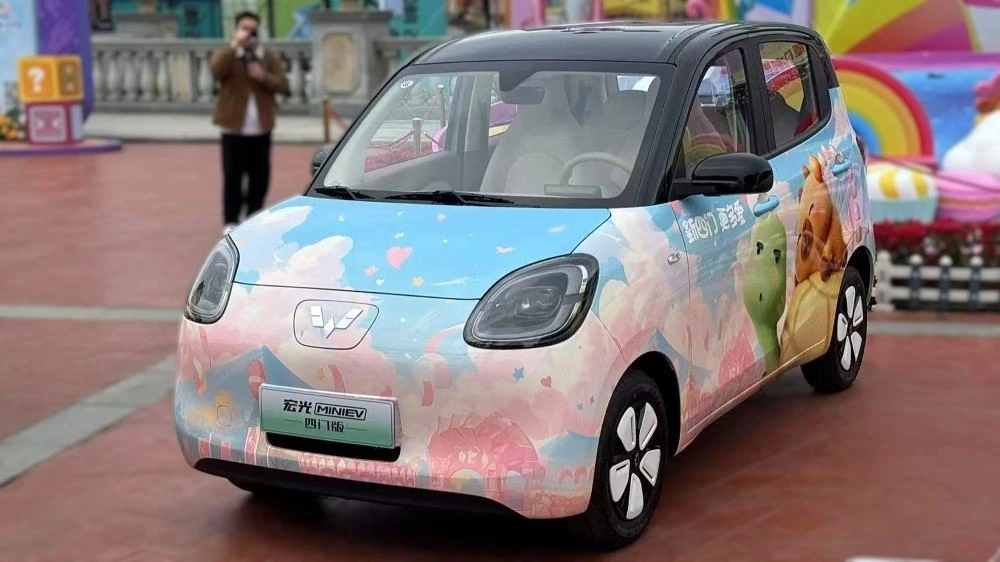 электрический ситикар wuling hongguang mini ev спереди сбоку