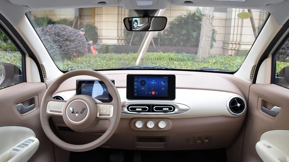 электрический ситикар wuling hongguang mini ev интерьер