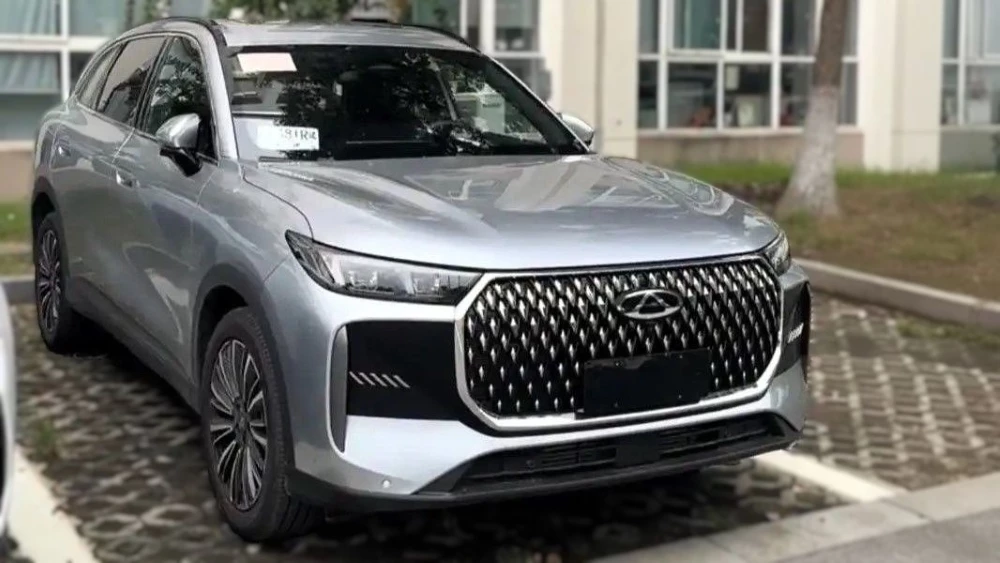 tiggo 8 pro шпионский снимок сбоку спереди кроссовер