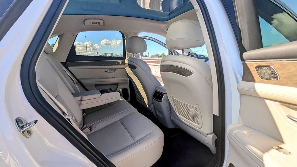 Seres M5 салон интерьер второй ряд сиденья