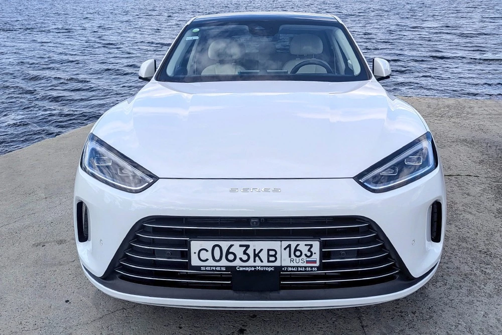 Seres M5 у дилера в самаре тест спереди