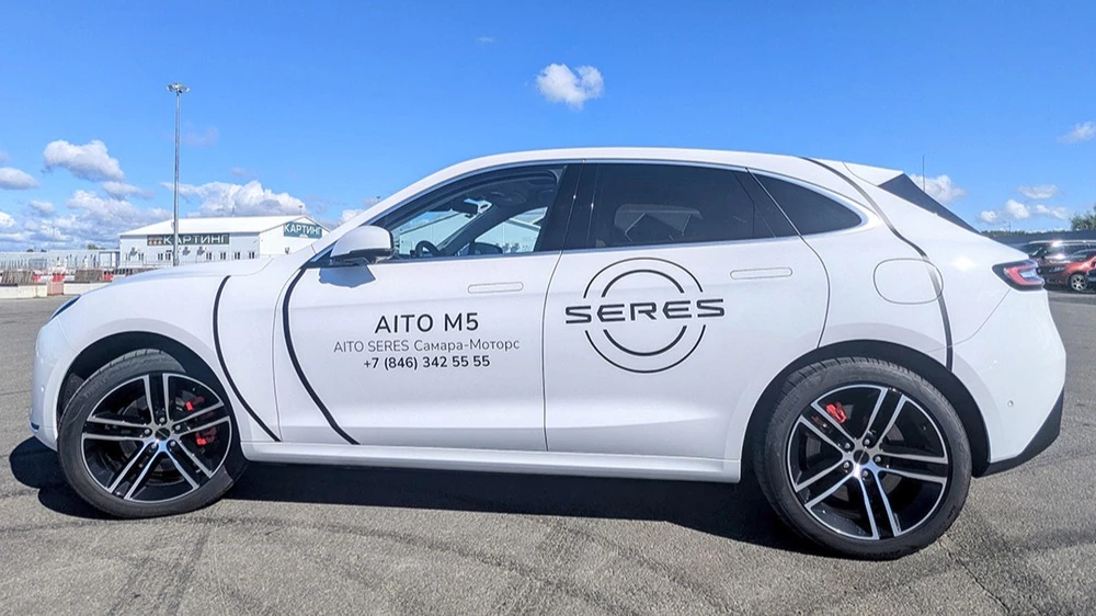 Seres M5 у дилера в самаре тест сбоку