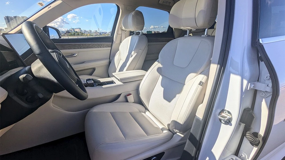 Seres M5 салон интерьер первый ряд сиденья