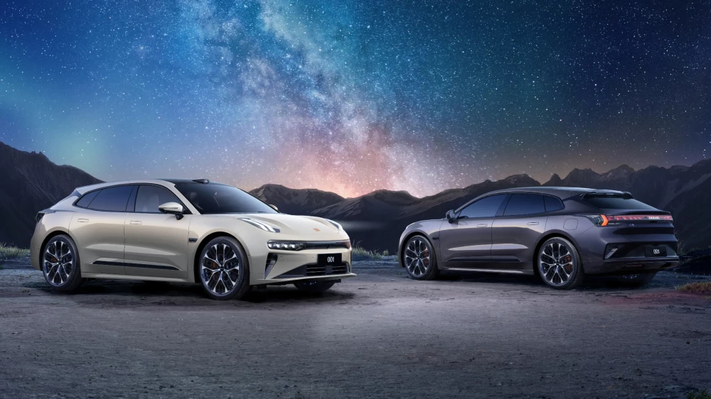 старт продаж обновленного zeekr 001 сбоку спереди электрический лифтбек фиолетовый бежевый сзади