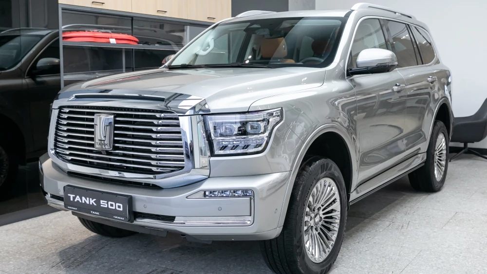 «TANK — и грязи не бояться!», или чем TANK 500 так нравится россиянам Tank 500 у дилера в автосалоне купить новый официального дилера TANK БалтАвтоТрейд сбоку спереди