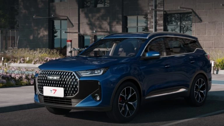 Tenet T7 с полным приводом комплектации сбоку спереди