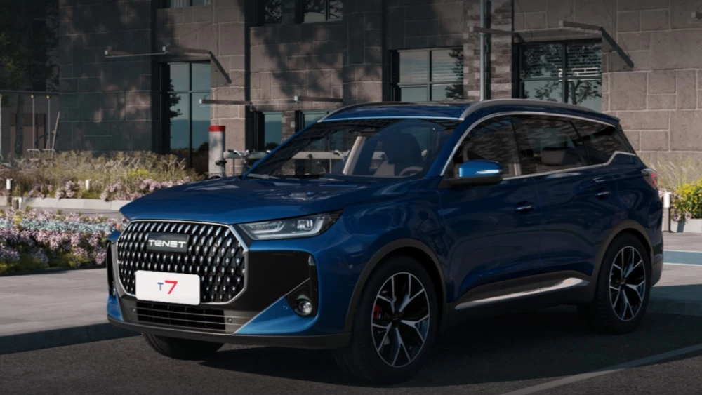 Кроссовер Tenet T7 получил три полноприводные комплектации. Как оснащаются и сколько стоят Tenet T7 с полным приводом комплектации сбоку спереди